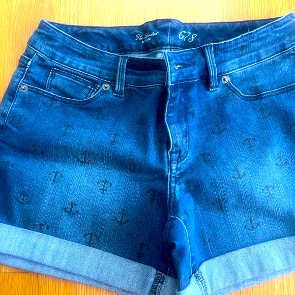 The Limited Denim Shorts - Picture 1 of 3